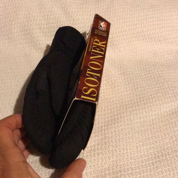 NWT Isotoner NBA Brooklyn Nets Thinsulate Mittens - Picture 6 of 8